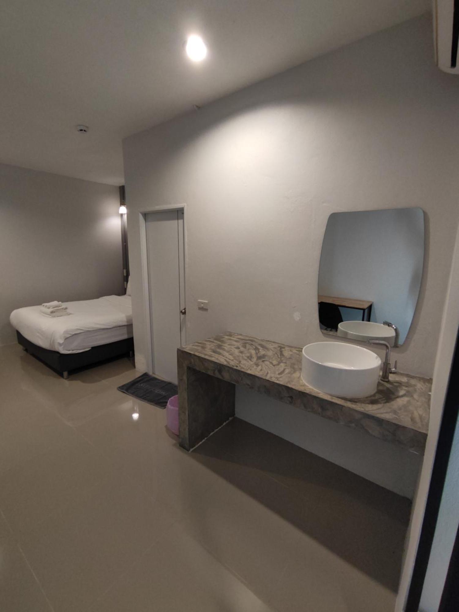 Life Hotel Rong Khun Ban Mai  Eksteriør billede